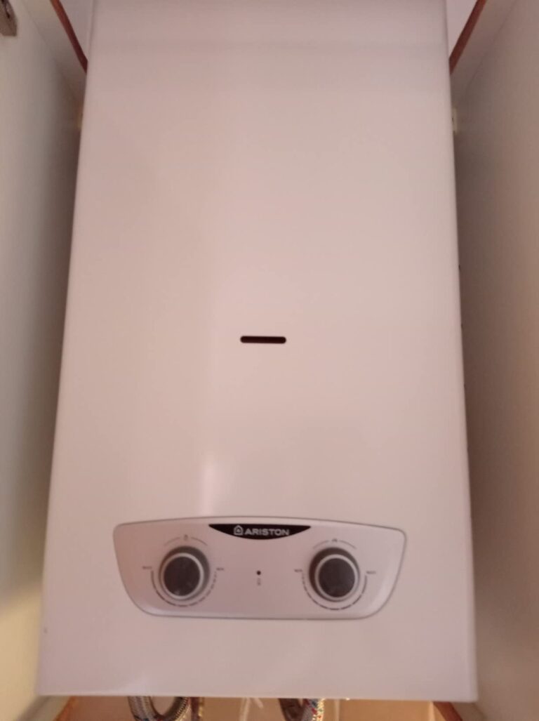 Chauffe-eau Ariston Fast RX installé en placard
