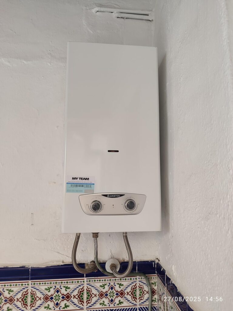 Chauffe-eau Ariston Fast RX fixé au mur