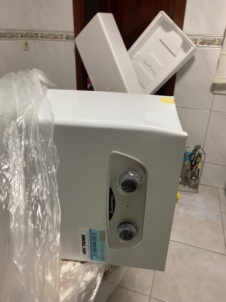 Déballage du chauffe-eau Ariston Fast RX