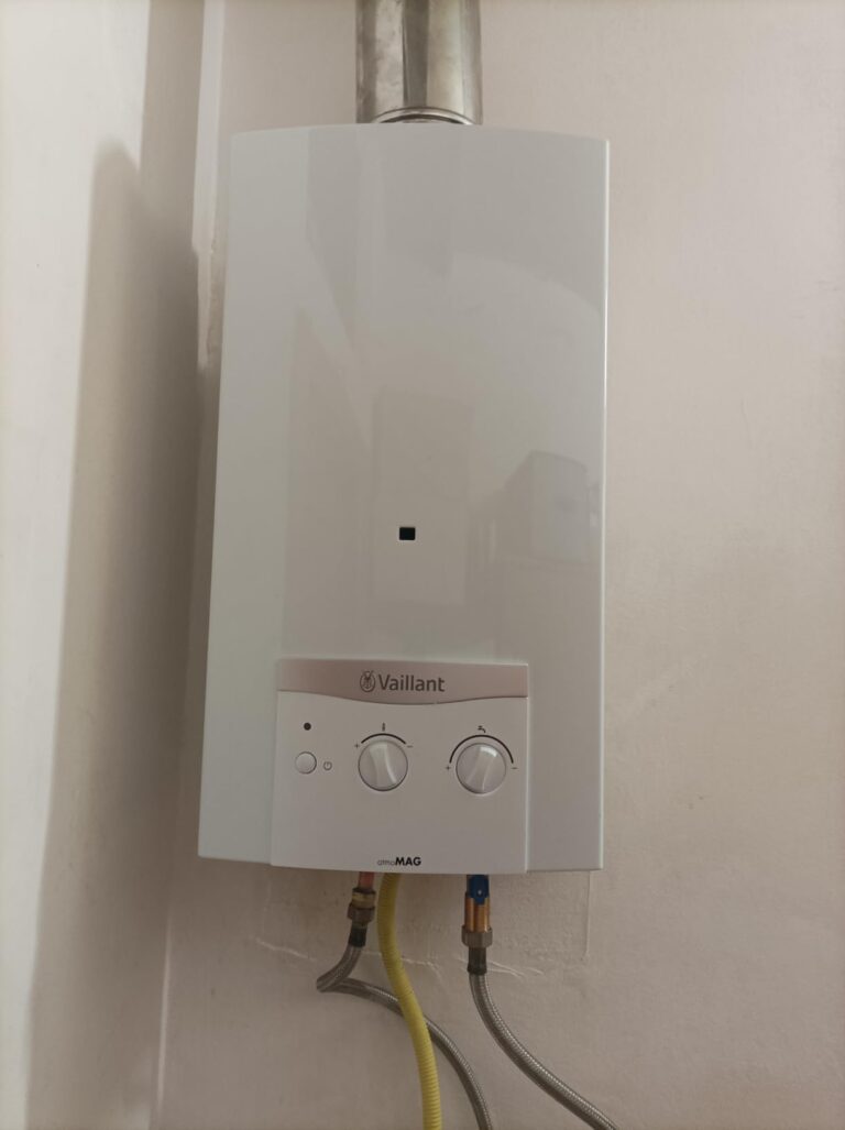 Chauffe-eau à gaz Vaillant atmoMAG blanc