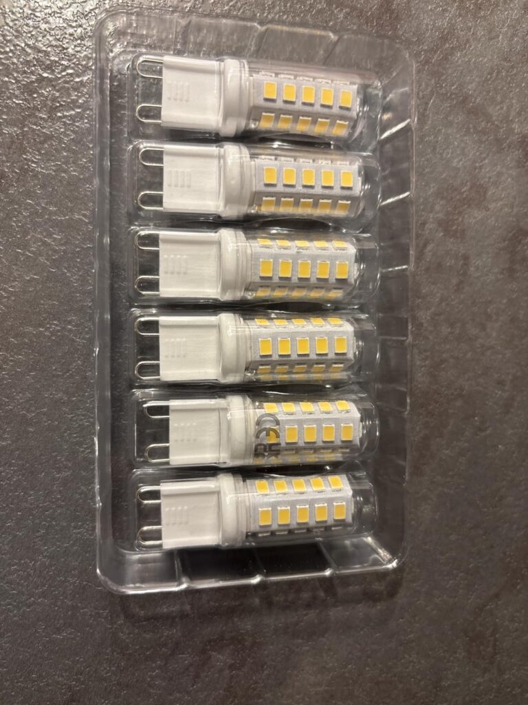 Blister plastique contenant six ampoules LED G9.