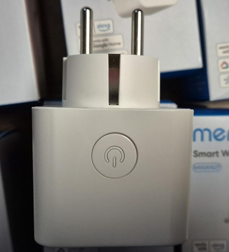 Bouton d'alimentation latéral de la prise Meross