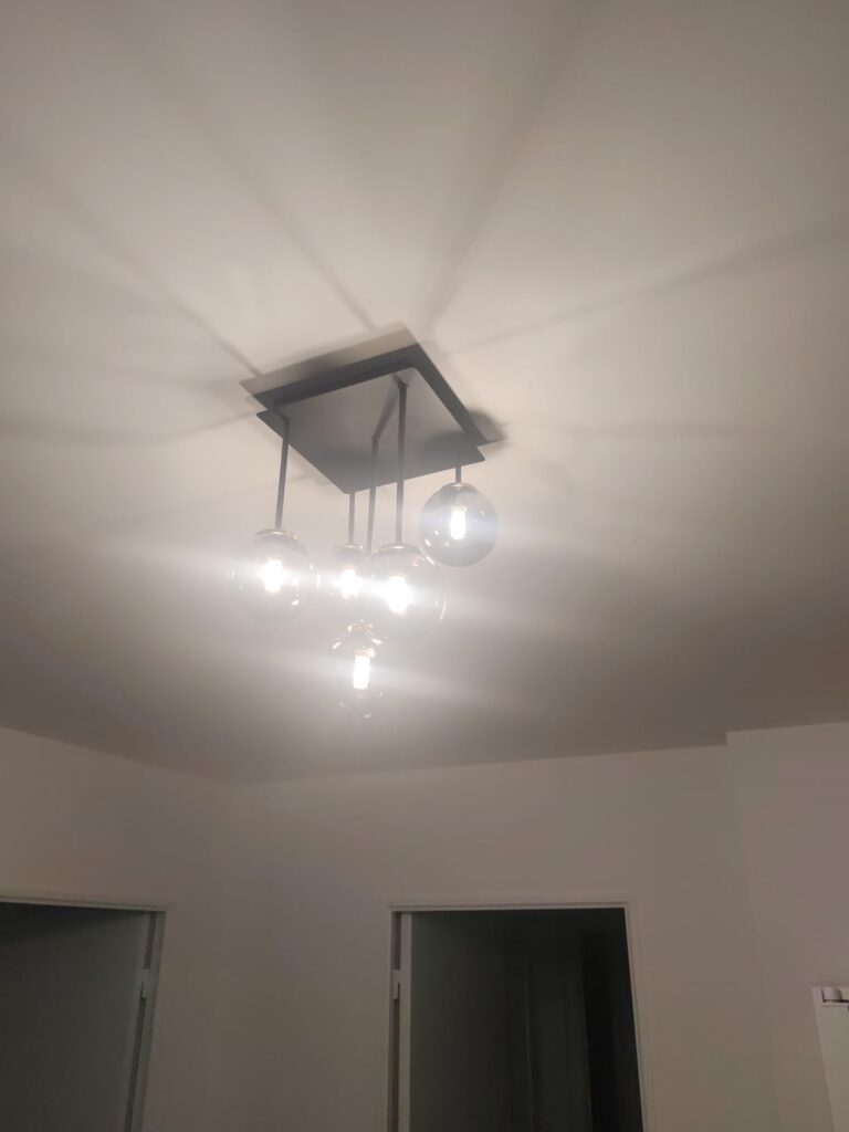 Suspension de plafond allumée équipée d'ampoules LED G9