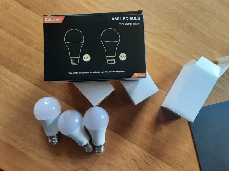 Lot de trois ampoules LED Caldarax avec leur boîte