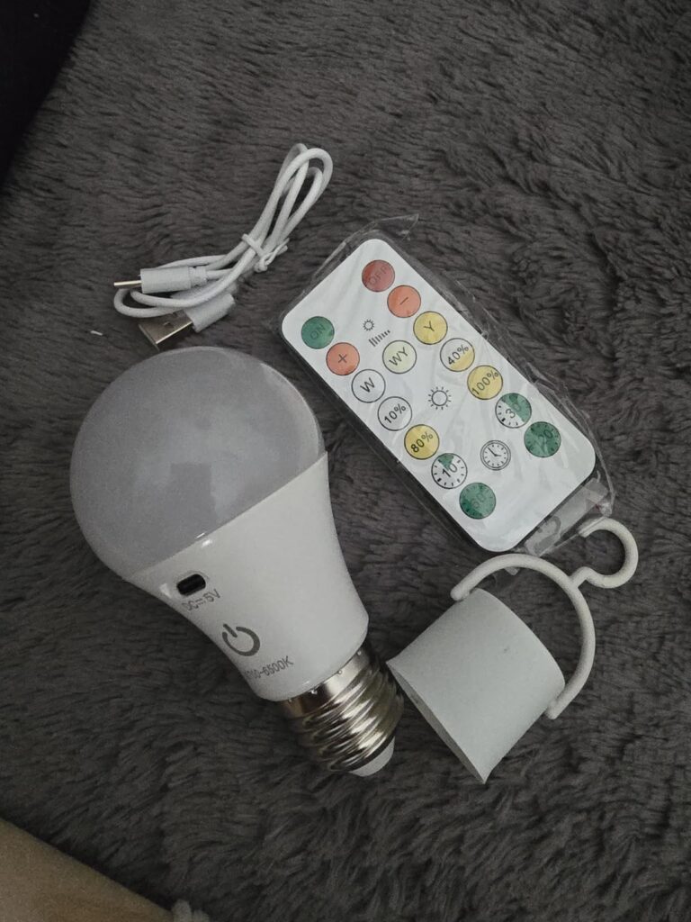 Ampoule rechargeable avec crochet, câble et télécommande