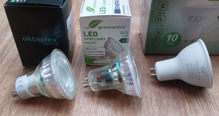 Vue de profil de l'ampoule LED GY GU10 avec ses broches et marquages
