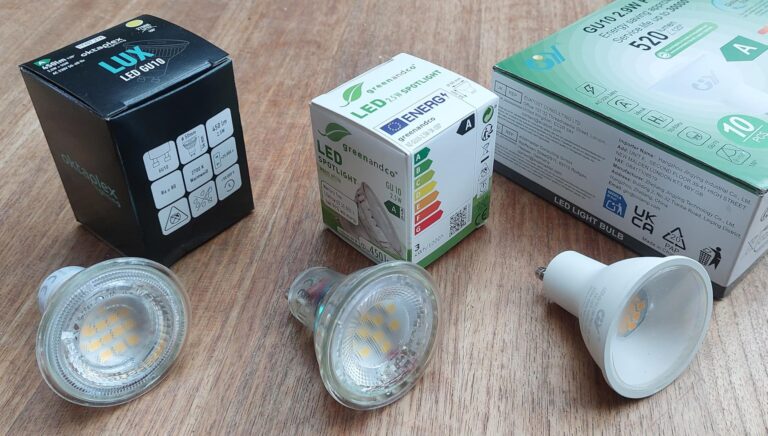 Ampoule LED GY GU10 avec son emballage à côté d'autres modèles
