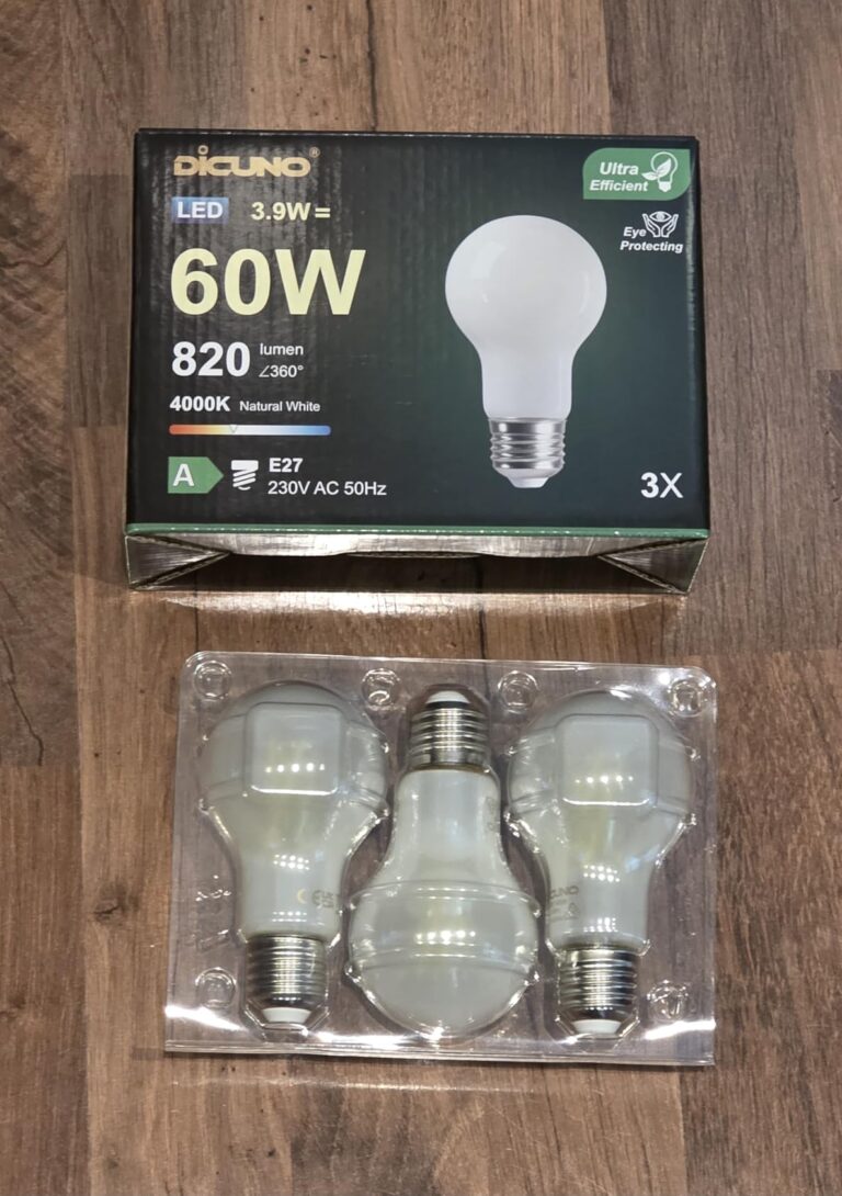 Boîte et blister de trois ampoules LED DiCUNO