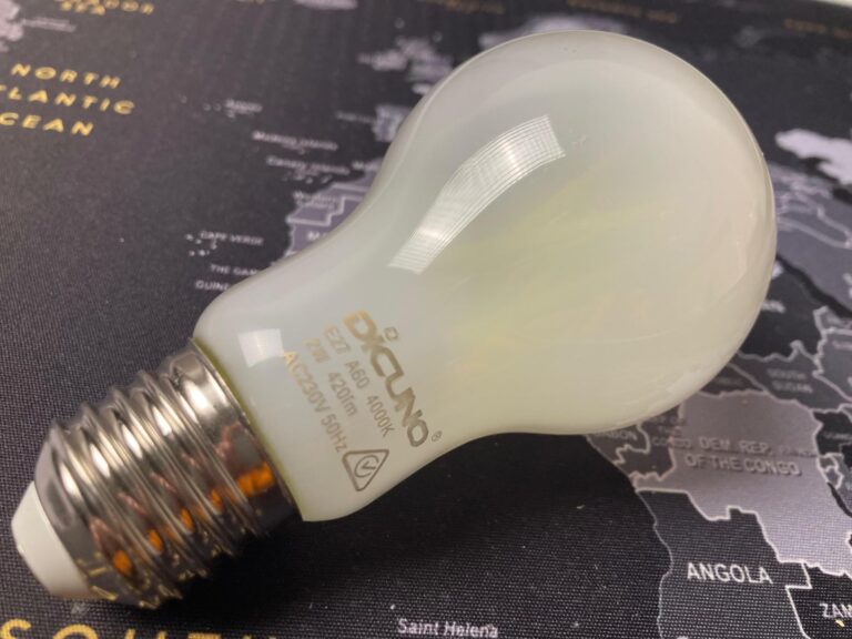 Ampoule DiCUNO mettant en évidence le logo de la marque