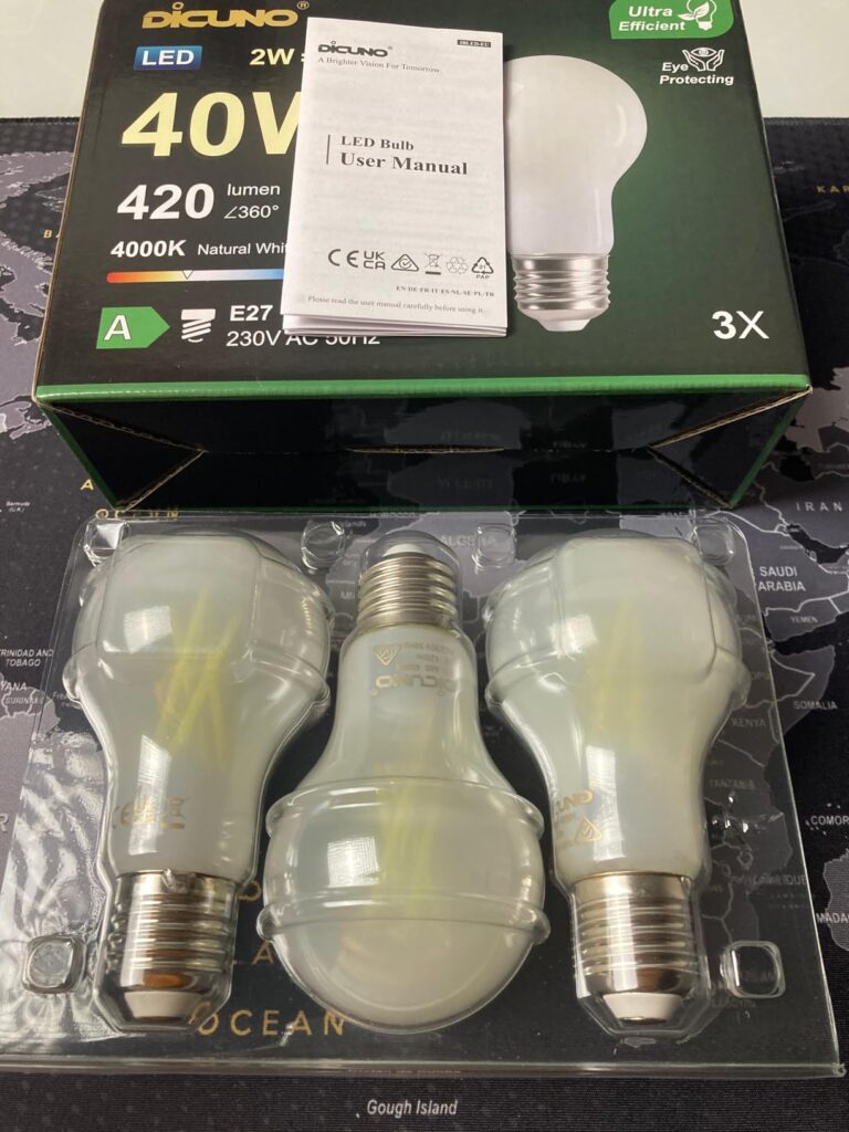 Boîte ouverte montrant les trois ampoules sous blister et la notice