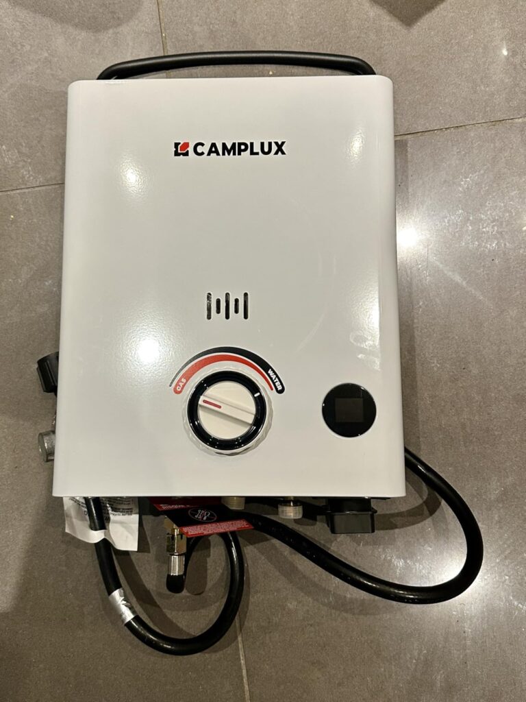 Chauffe-eau à gaz portable Camplux vu de face