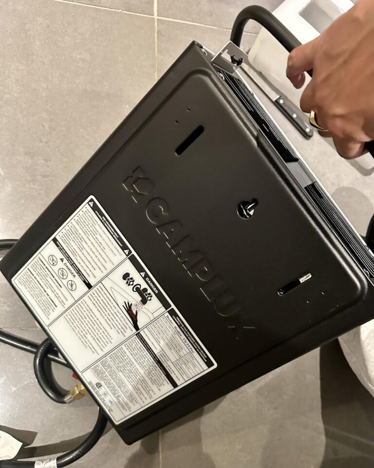 Arrière du chauffe-eau portable Camplux